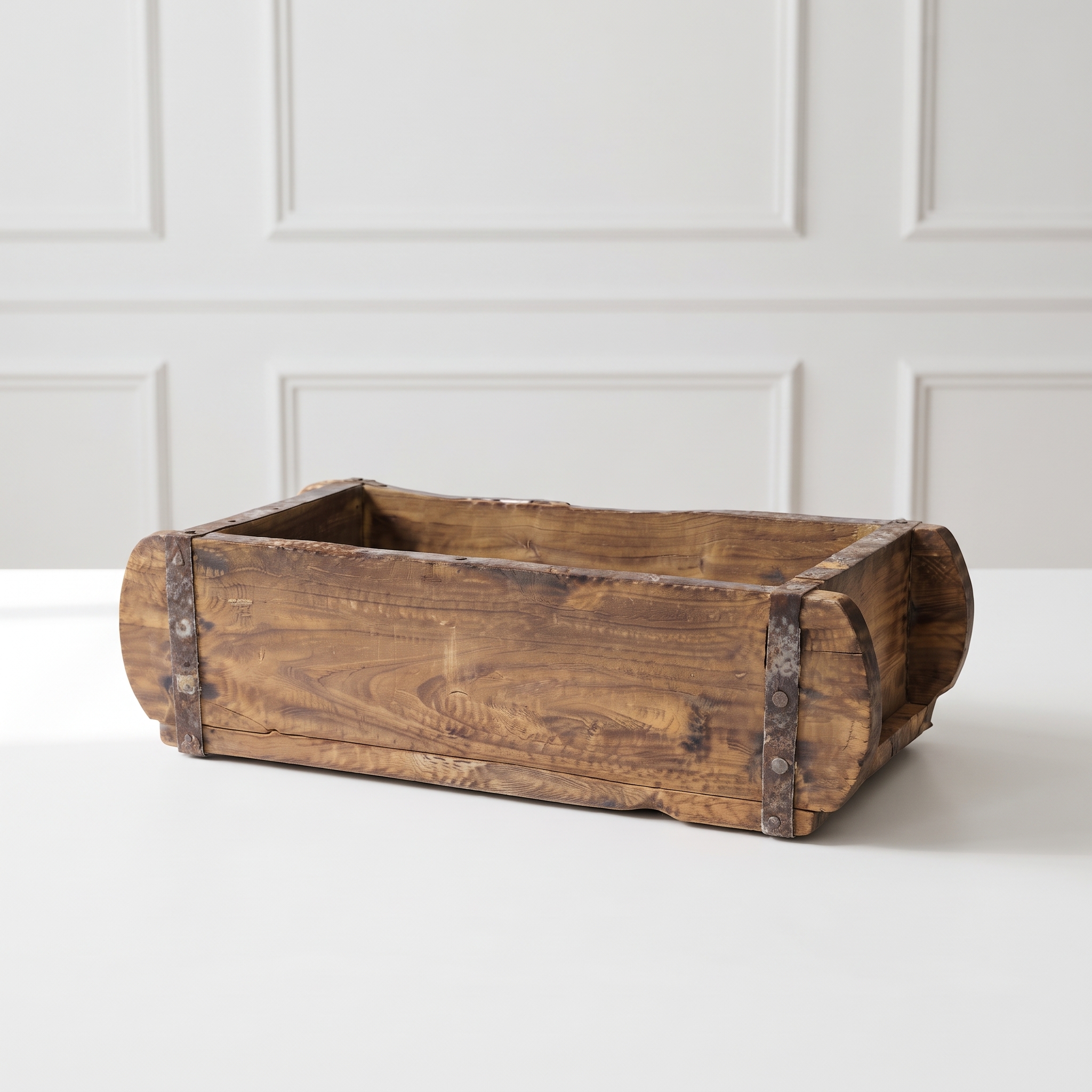 BRUNO  f&ouml;rvaringsl&aring;da i form av en tegelsten  tr&auml;  30&times;14&times;H9 cm