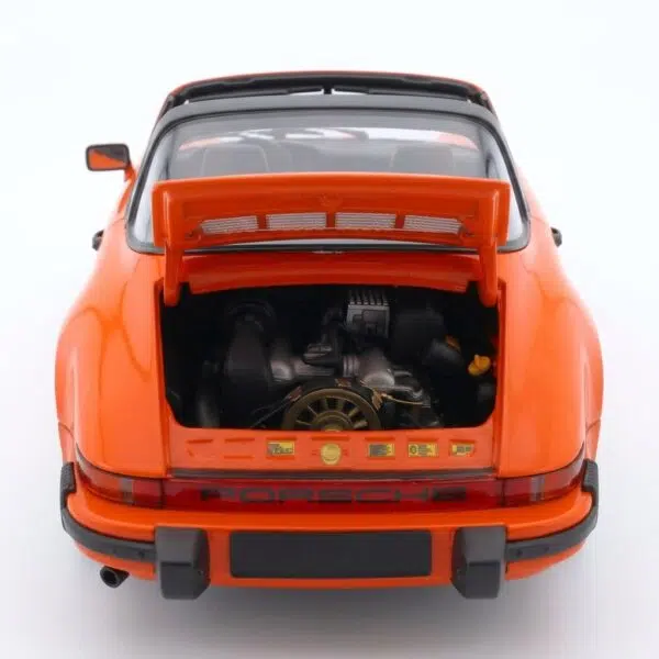 Minichamps Porsche 911 Carrera 3.2 Targa 1983 – orange 1:18 | 2